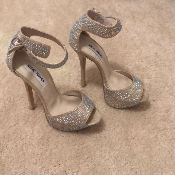 Steve Madden Gold Ankle Strap Heels Sz 5.5 - Picture 1 of 3